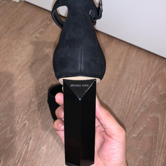 Michael Kors sues Sandal (NEW) - Picture 13 of 15